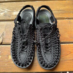 NWOT KEEN Uneek Black Sandals in Unisex Sizing Men's 11/Women's 12.5